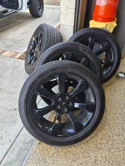 Ford 21-Inch Gloss Black Wheels with Tires – Set of 4