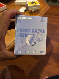 Avant-Garde Fashion earbuds