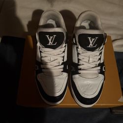 Lv Trainers size 11