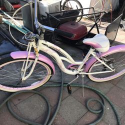 Schwinn LuLu Women Cruiser Bike with  Front Suspension