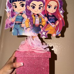 Center pieces K-pop demon hunters