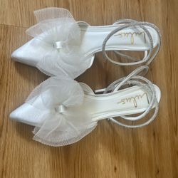 Lulus Size 7.5 White Heels