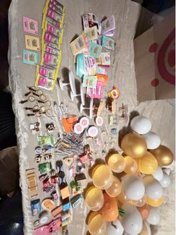Huge Mini Brands Bundle Lot – 100+ Pieces, Books, Food, Home, Displays & Capsules!