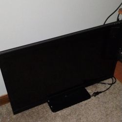32 In Used Roku TV Still In Good Condition 