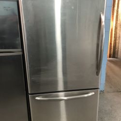 Stainless Bottom Freezer Refrigerator With Ice Maker 