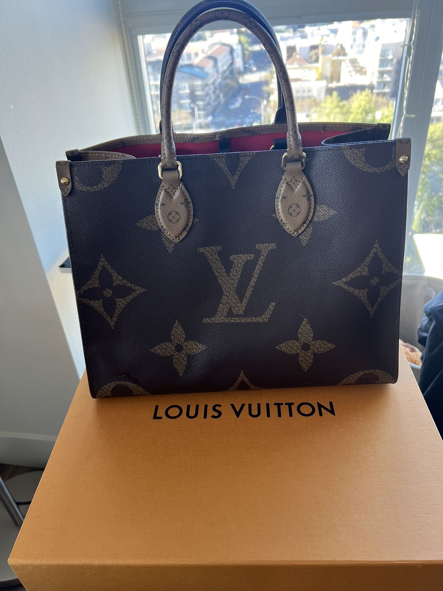 !!! BRAND NEW LOUIS VUITTON OTG MM BAG !!!
