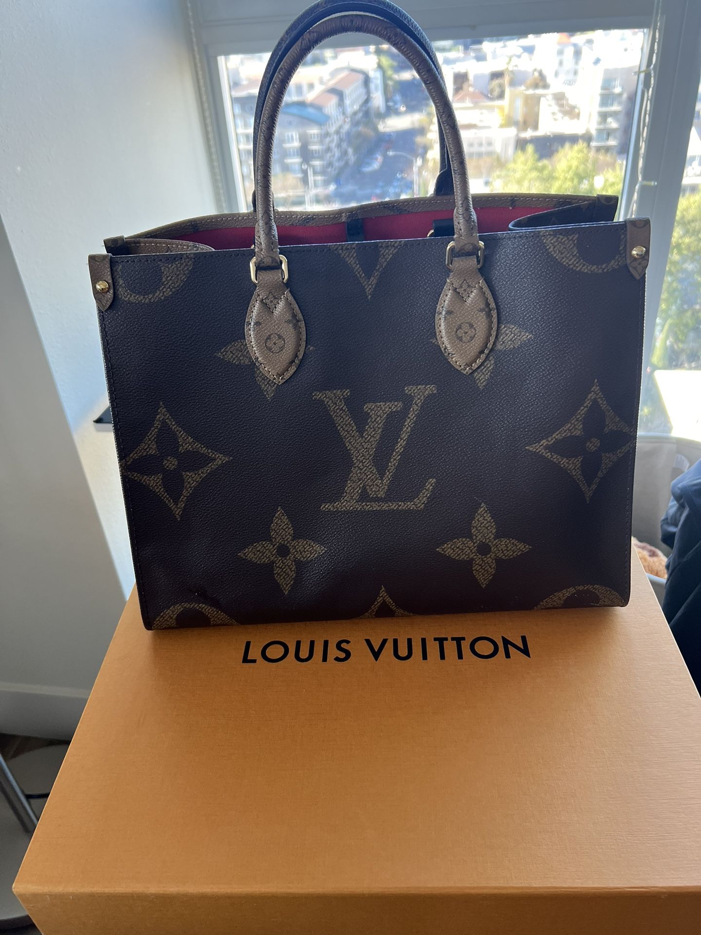 !!! BRAND NEW LOUIS VUITTON OTG MM BAG !!! 