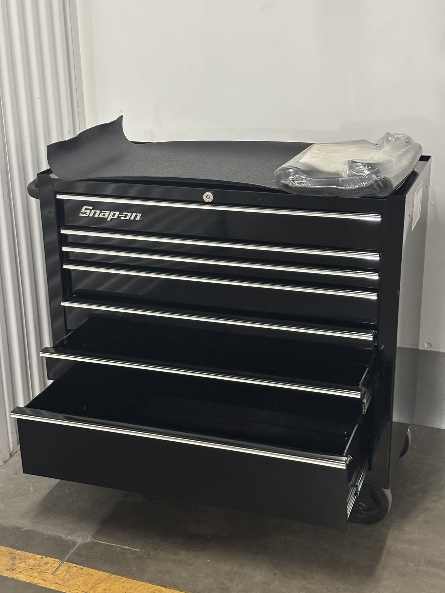 Snap-on Tools 40" Seven-Drawer Single Bank Heritage Series Roll Cab (Gloss Black)