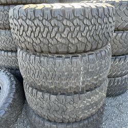 Vendo 315/70/R17 Instacion Y Balance Las 4 Llantas Por $200