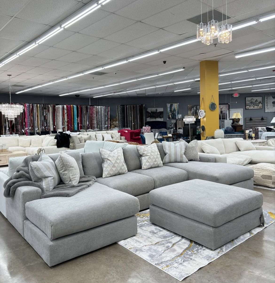 Sectionals With Matching Ottoman ‼️❤️🔥