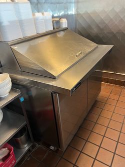 Double door restaurant cooler