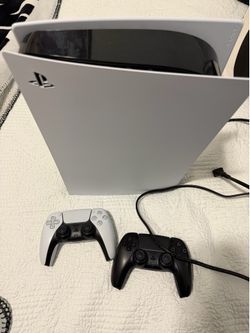 PS5 DISC with 2 controllers
