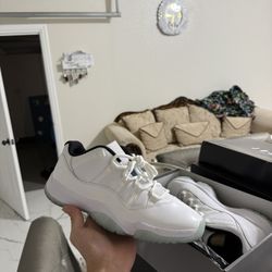 Air Jordan 11 Retro Low — White/Legend Blue — Size 10.5