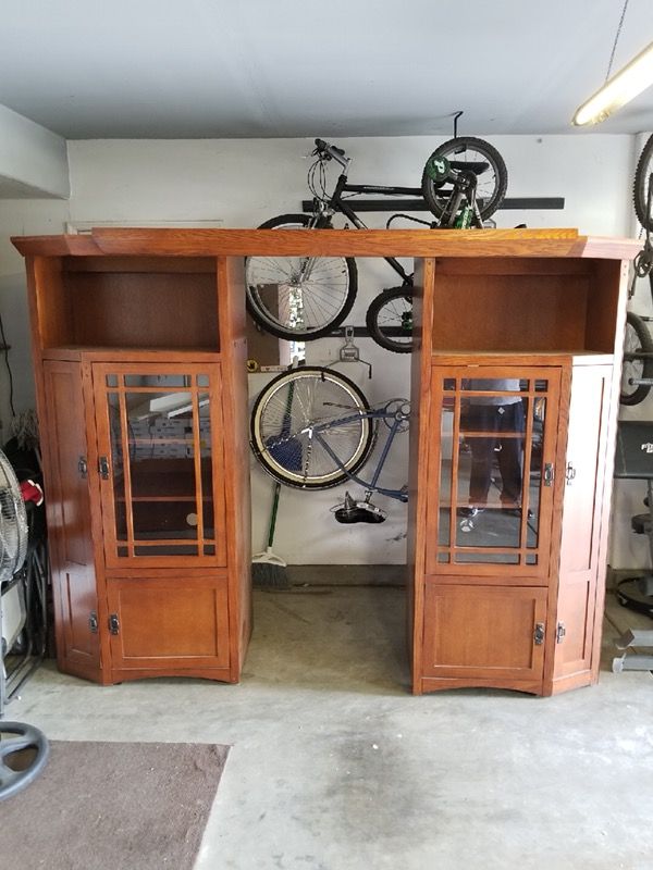 Entertainment center