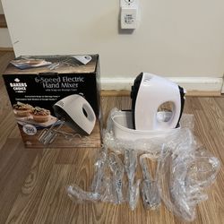 BRAND NEW 6 SPEED MIXER.  🥤🥤.  HAND HELD.   4 ATTACHMENTS.  STORAGE CASE.  SALE ONLY $20💵💵💵