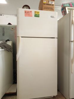 Frigidaire Refrigerator white ex large works great . Warranty . Delivery available . 2203 Fowler st. Ft. Myers 33901