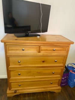 Dresser. Solid wood
