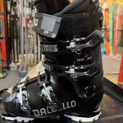 SKI BOOTS