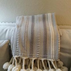 Pom Pom Throw Blanket -Turlock Ca 📍