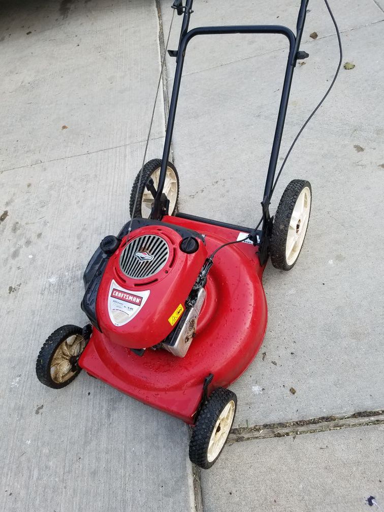 Craftsman lawn mower 6.25hp 199 cc gold edition for Sale in Arlington