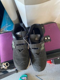 Boys new balance size 3