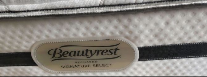 Beautiful beautyrest like new queen size mattress and boxspring.