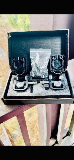 Brand New Clip Less Pedals With Cleats