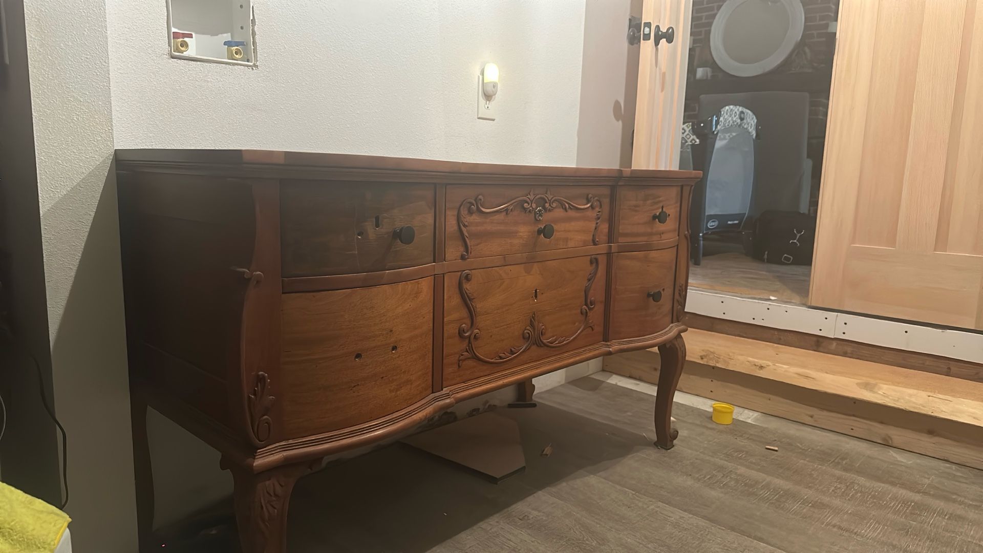 FREE!!! Beautiful Dresser With Mirror