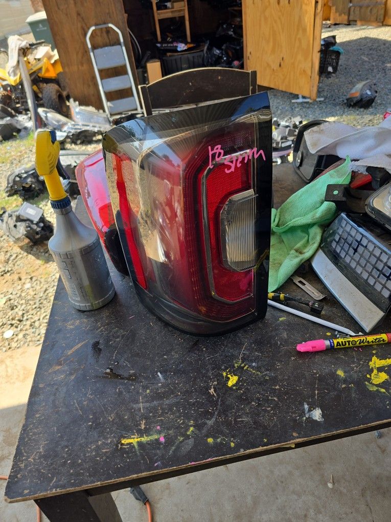 OEM 2016 2017 2018 GMC SIERRA 1500 LEFT TAIL LIGHT LED DRIVER SIDE (contact info removed)7