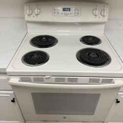 Kitchen Appliances - Fridge, Microwave, Stove, Dishwasher