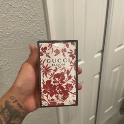 Gucci bloom perfume
