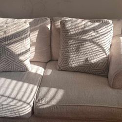 Loveseat 
