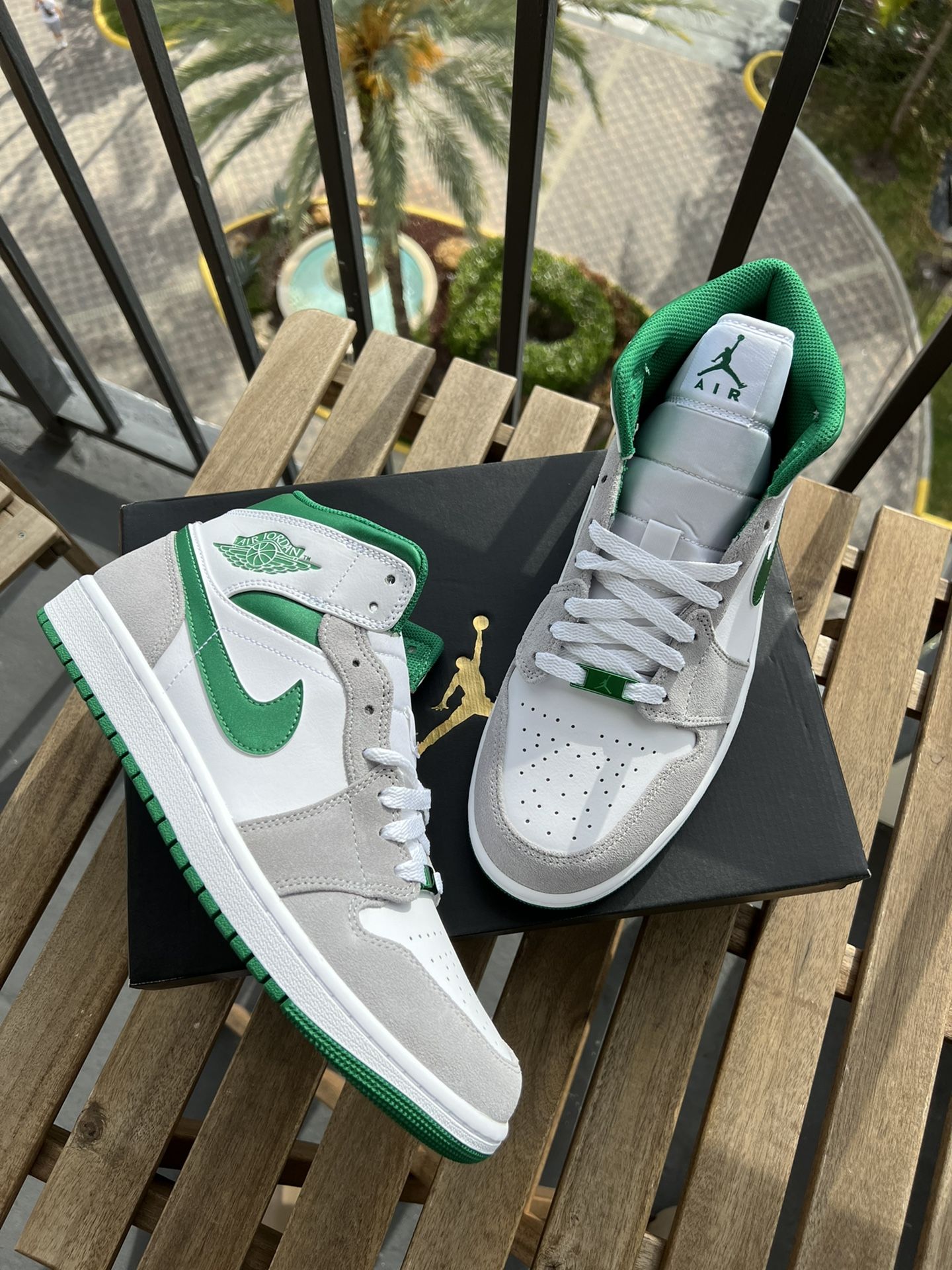 Jordan 1 Mid Pine Green Size 10 display picture 3