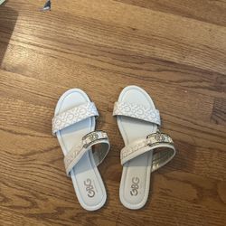 Size 8 women’s slip on sandal