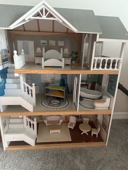 Doll house with accessories