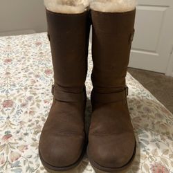 AUTHENTIC UGG KENSINGTON MOTO BROWN WOMEN’S SIZE 5 – RETAIL $225.00