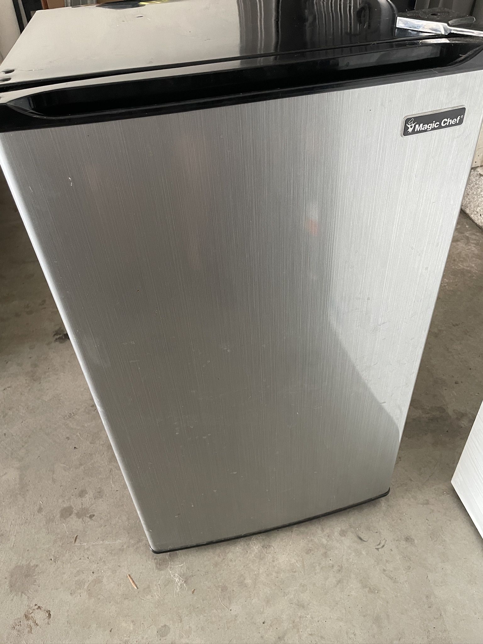 Magic Chef 3.5 Cubic Feet Compact Fridge