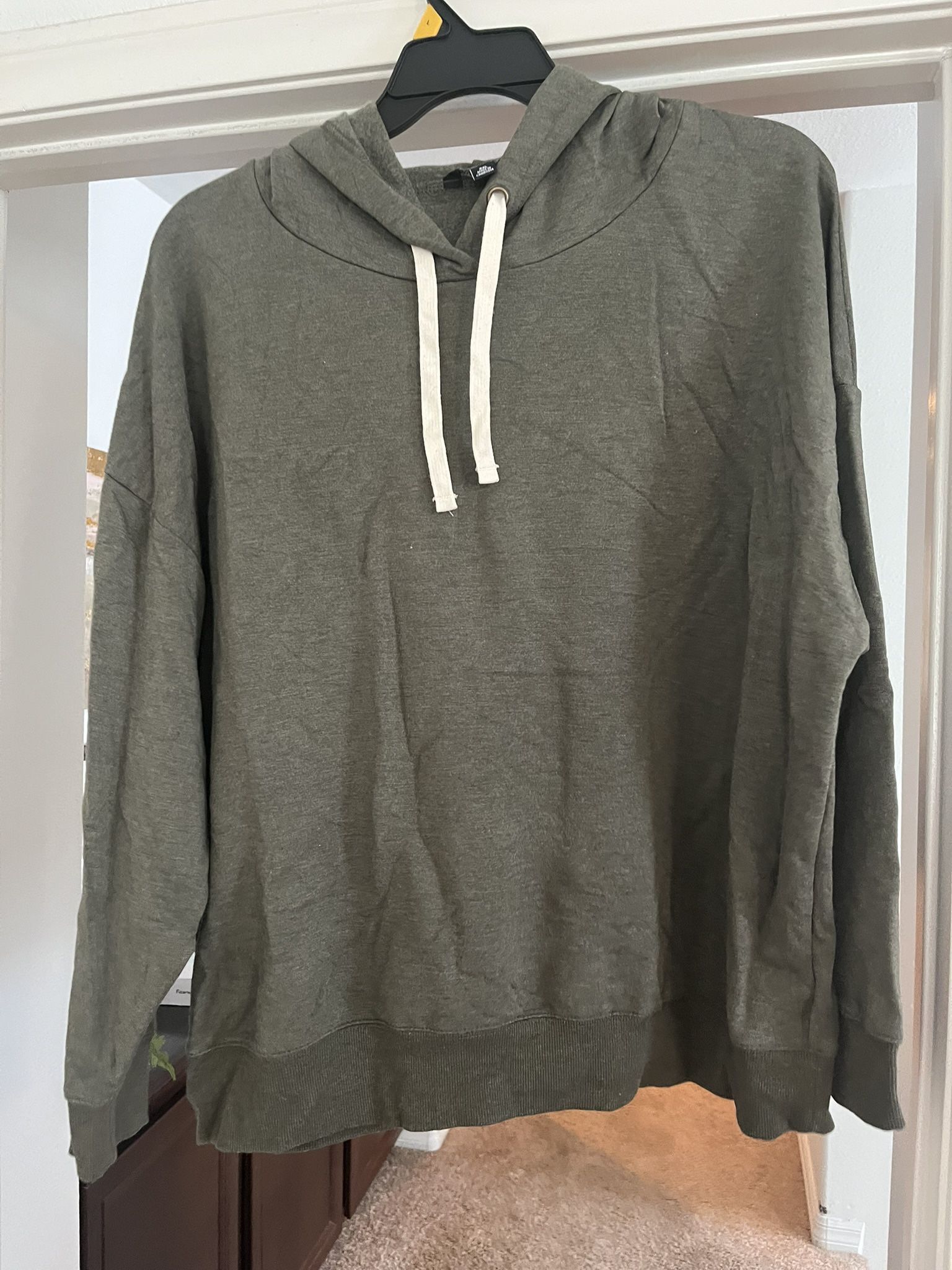 Hooded Sweatshirt 