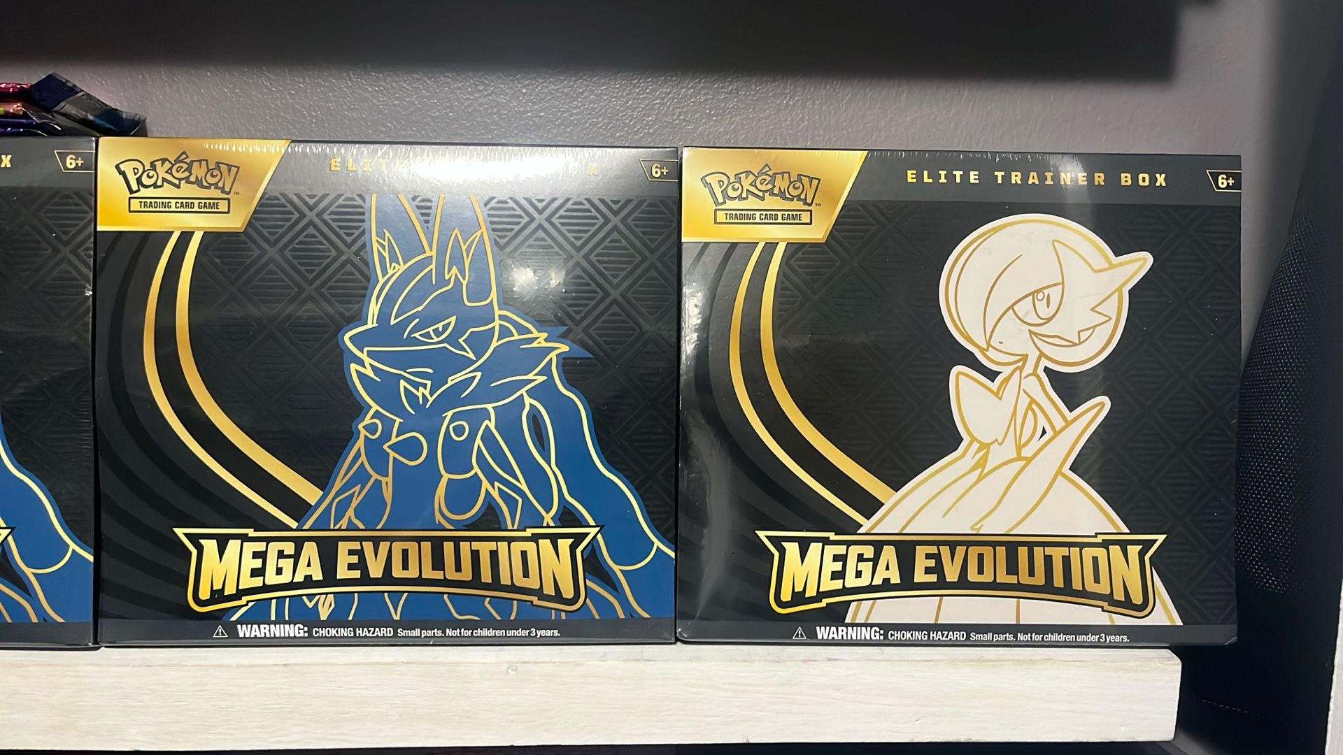 Mega Evolutions Lucario And Gardevoir Etb 