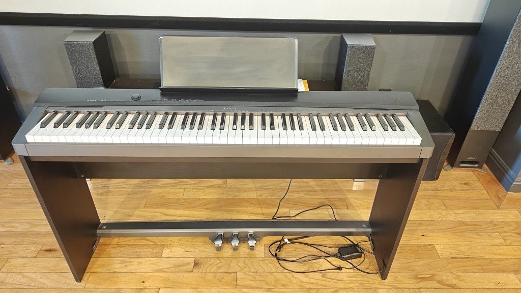 Casio Previa PX-130 with stand, 3 pedals and bench in excellent condition