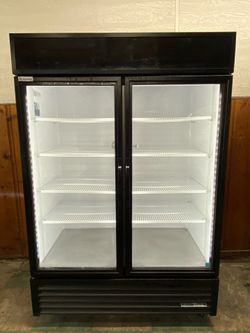 Commercial refrigerator