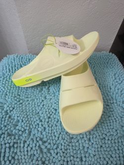 OOFOS New Sandal/Slides W11/M9 Yellow