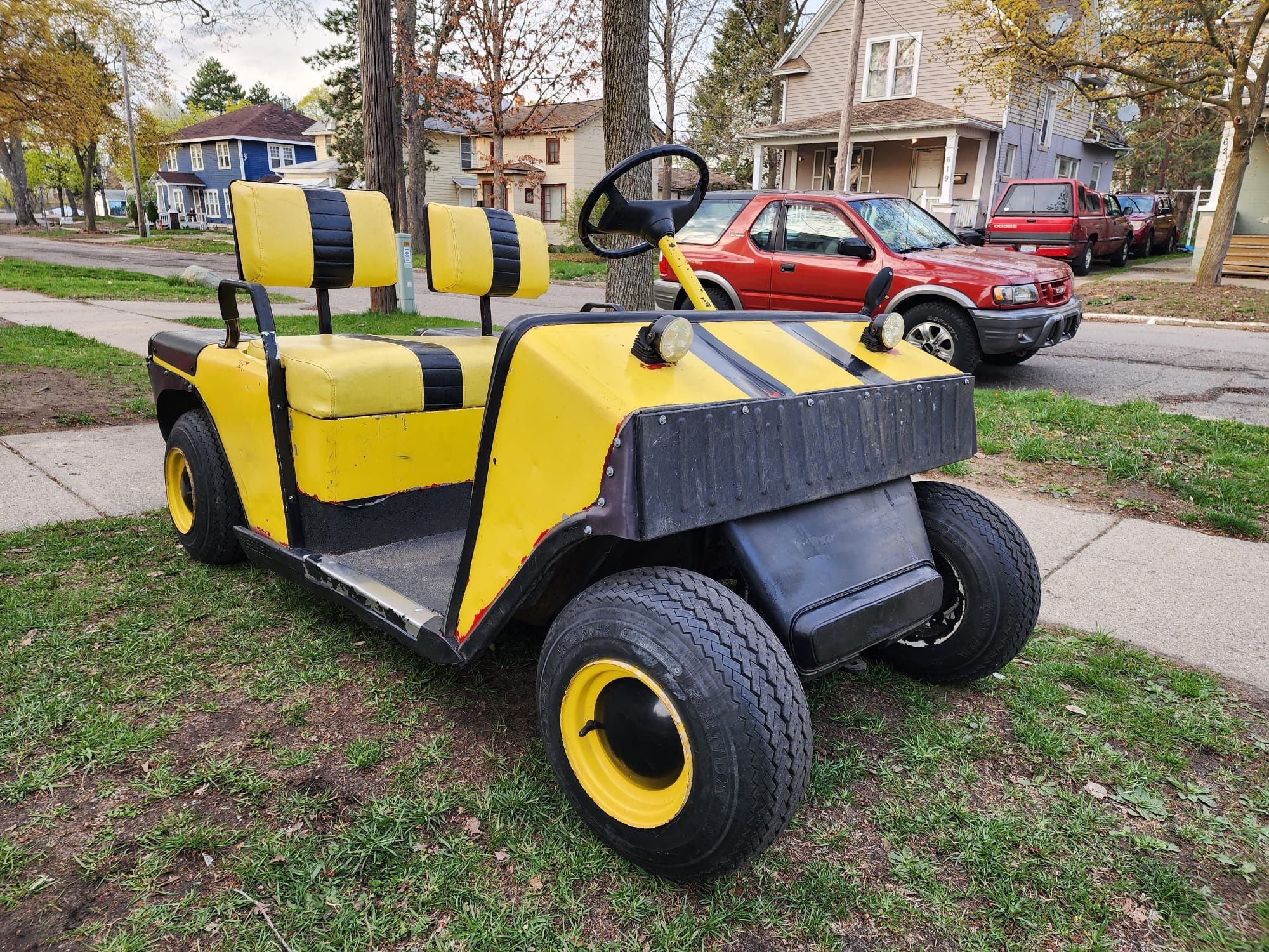 Electric Golf Cart 36v EZGO! Runs Perfect.