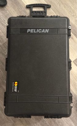 PELICAN 1650 Rolling Hard Case w/ FOAM - Black