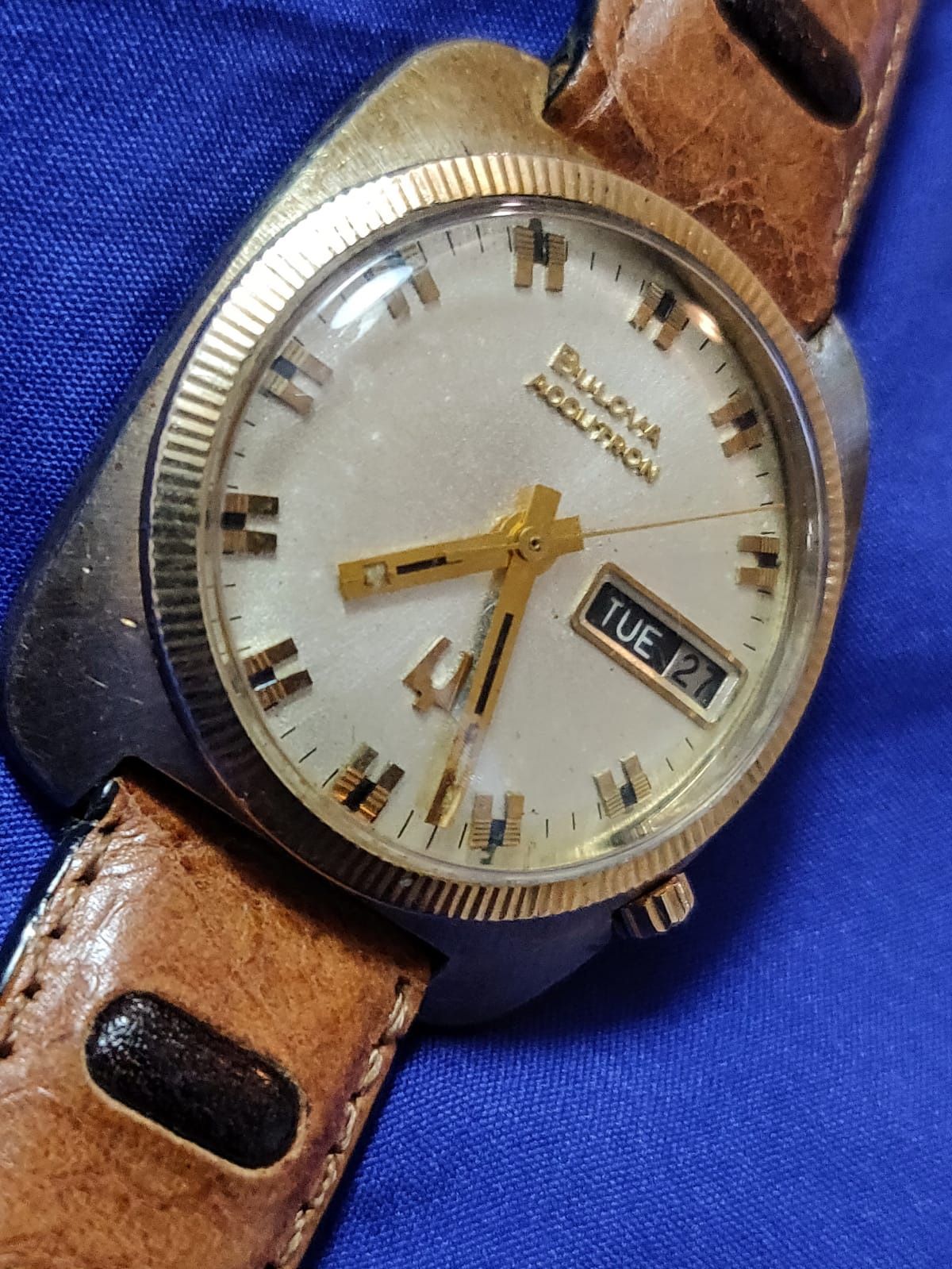 Bulova Turning Fork 218 N2 1972 Day Date Humming Collectible Men's Watch