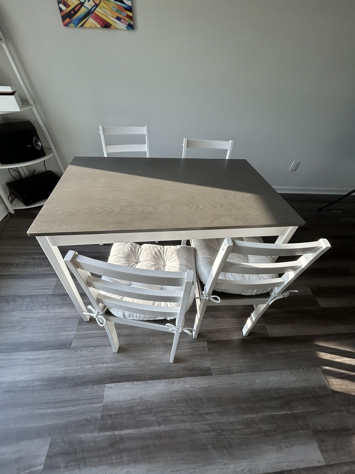 Modern Dining Table with 4 Chairs – Like New!