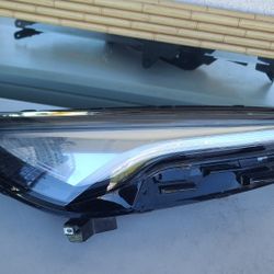 2022 - 2024 BUICK ENCLAVE  RIGHT HEADLIGHT PASSENGER SIDE LED GENUINE USED OEM.  DD1