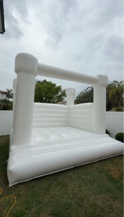 4 BOUNCE BUNDLE 4 Brand New Bounce Houses All White