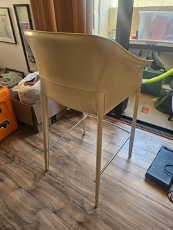 2 bar stools