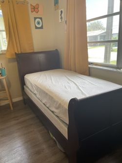 Twin bedroom set